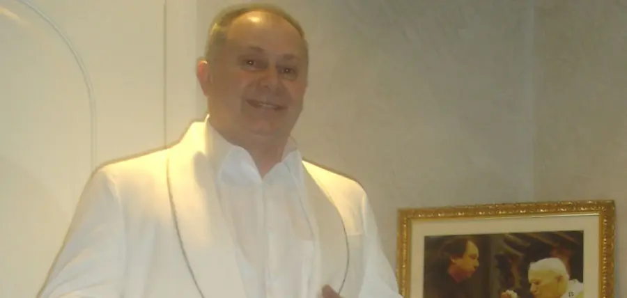 Lele Mora deve ora affrontare il cancro