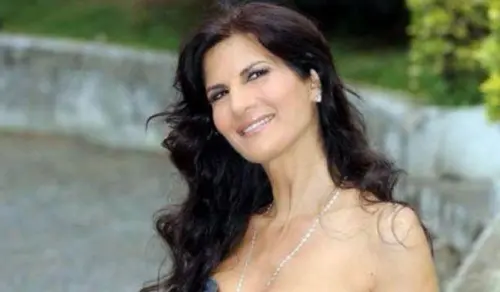 Pamela Prati a 60 anni prova la gioia della maternità