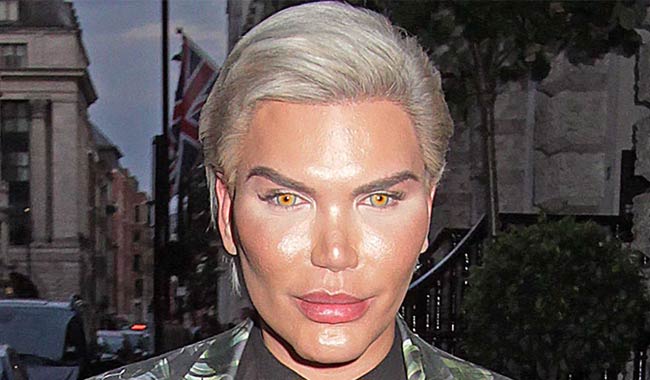Rodrigo Alves, il Ken umano talmente irriconoscibile da essere arrestato in aeroporto