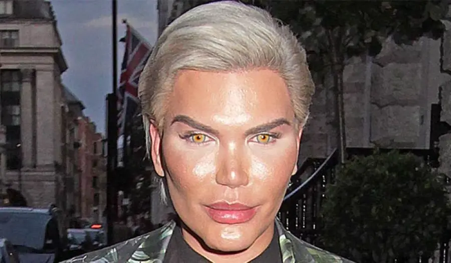 Rodrigo Alves, il Ken umano talmente irriconoscibile da essere arrestato in aeroporto