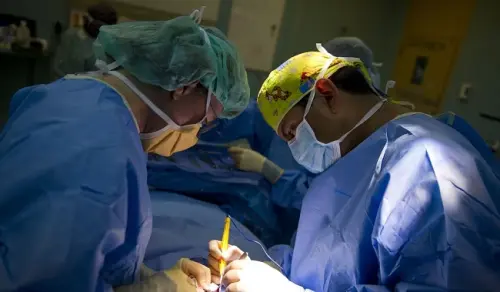 Trapianto del viso, Katie ha di nuovo un volto dopo essersi sparata 3 anni fa