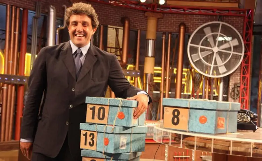 Flavio Insinna si scusa con un post su Facebook