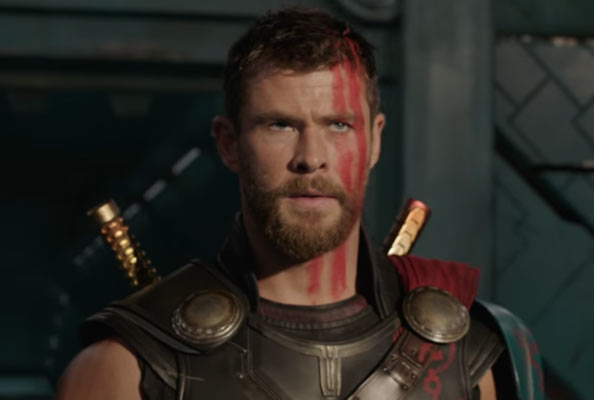 Thor Ragnarok, Chris Hemsworth combatte contro tutti