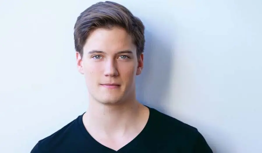 Justin Kelly esplora il mondo del porno gay