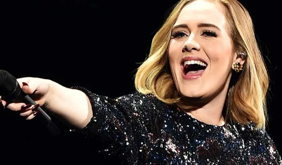 Adele, a Belfast una sorpresa a una piccola fan malata