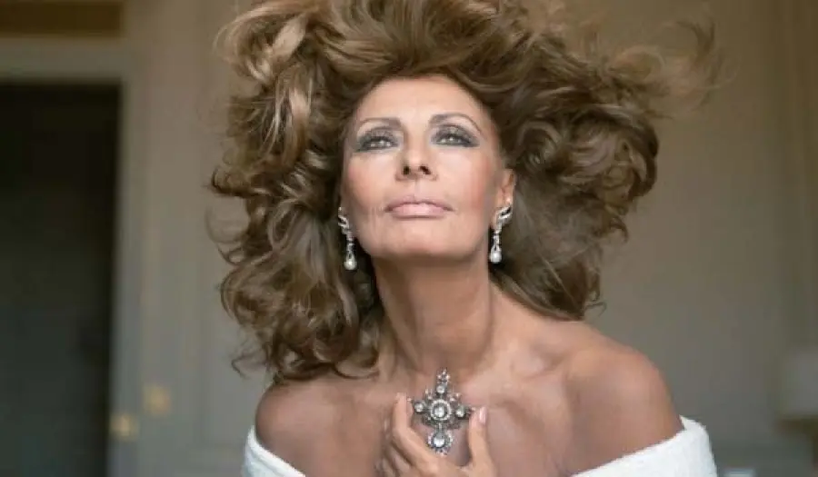 Sophia Loren, diva 81 enne che non teme il tempo