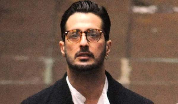 Fabrizio Corona e i suoi vizi tra le lenzuola