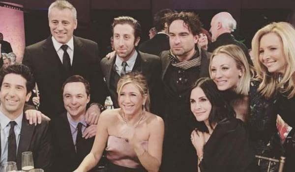Incredibilmente insieme i protagonisti di Friends e The Big Bang Theory