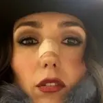 Caterina Balivo, “frontale” contro una porta a vetri