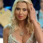 Valeria Marini aggredita all’aeroporto di Bari