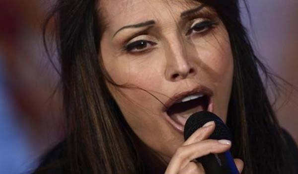 Anna Oxa divisa tra manie di protagonismo e persecuzione