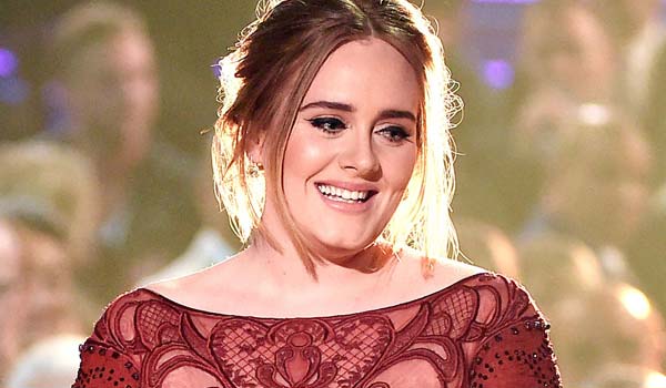 Adele, show all'Arena di Verona fra selfie e risate