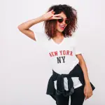 T-shirt con le scritte: ecco cosa hanno indossato i vip