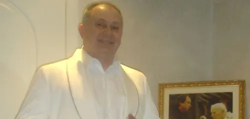 Lele Mora deve ora affrontare il cancro